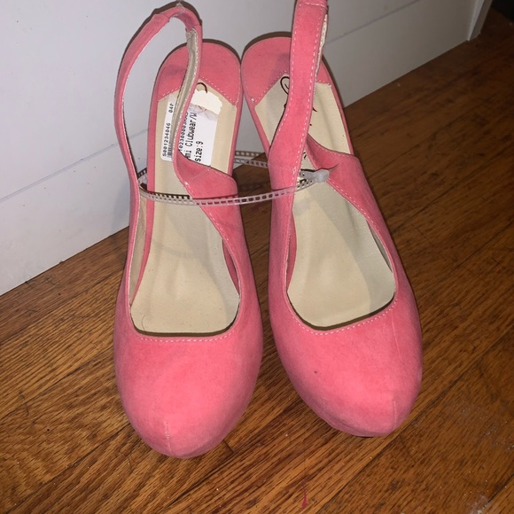 Pink heels - Picture 3 of 5